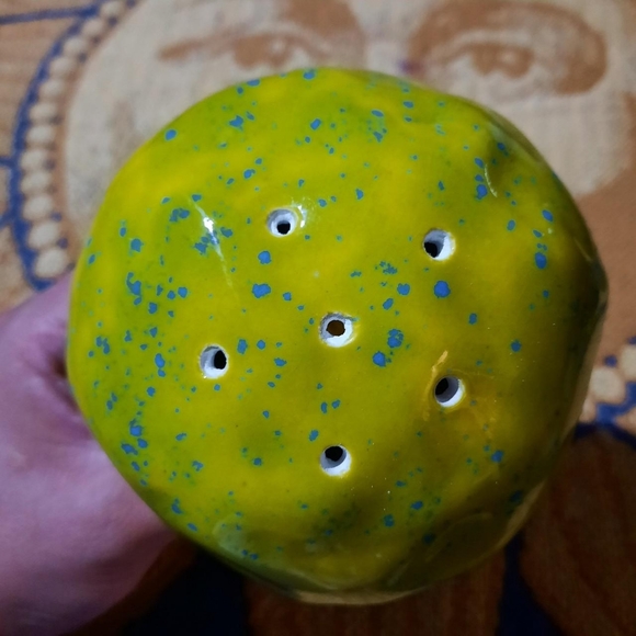 Cute Mushroom Salt & Pepper Shaker - Picture 3 of 4